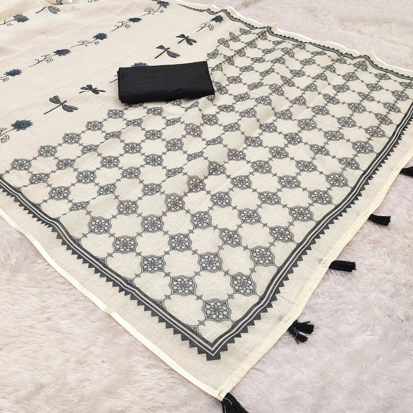 Sophisticated Off-White Linen Saree with Dragonfly Motifs & Geometric Lattice Pallu