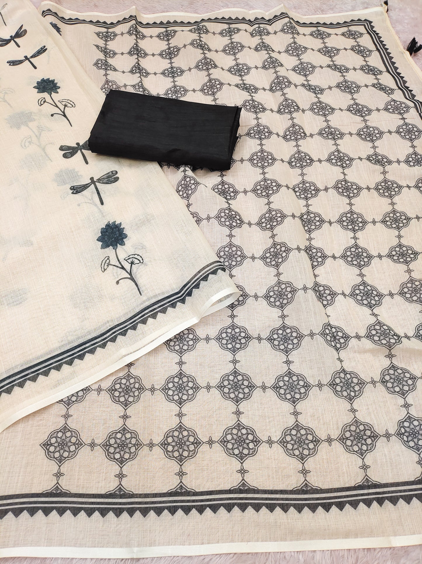 Sophisticated Off-White Linen Saree with Dragonfly Motifs & Geometric Lattice Pallu