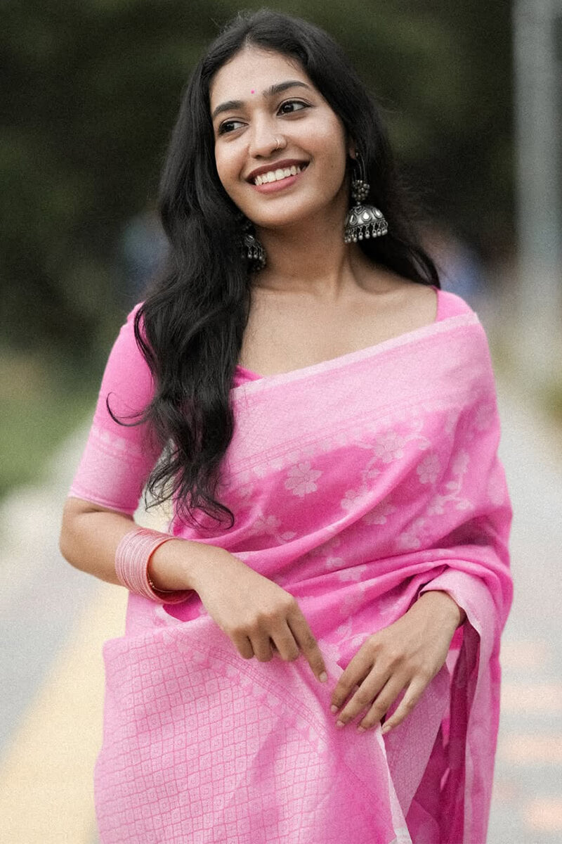 Luxuriant Pink Cotton Silk Saree With Evocative Blouse Piece