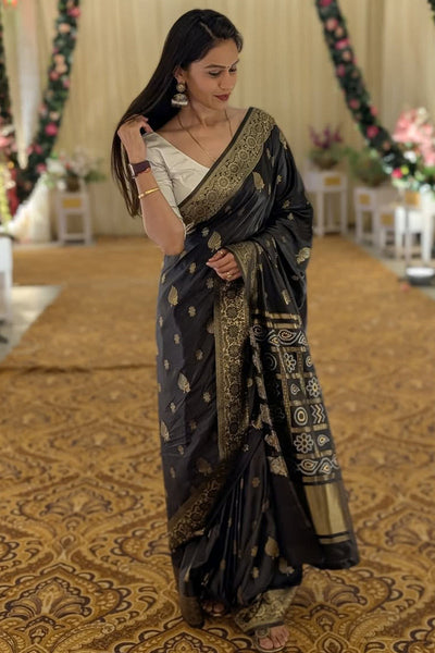 Prettiest Black Soft Silk Saree With Tantalizing Blouse Piece