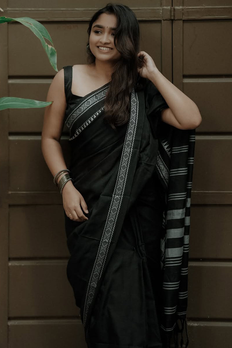 Posh Black Cotton Silk Saree With Lissome Blouse Piece