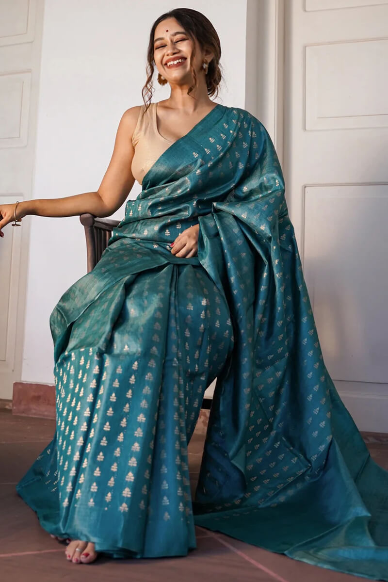 Fantabulous Rama Soft Silk Saree With Arresting Blouse Piece