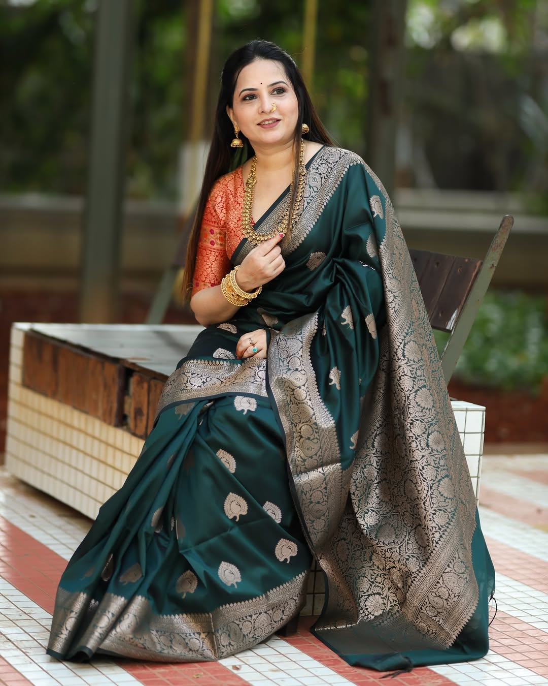 Tremendous Dark Green Soft Silk Saree With Stunning Blouse Piece