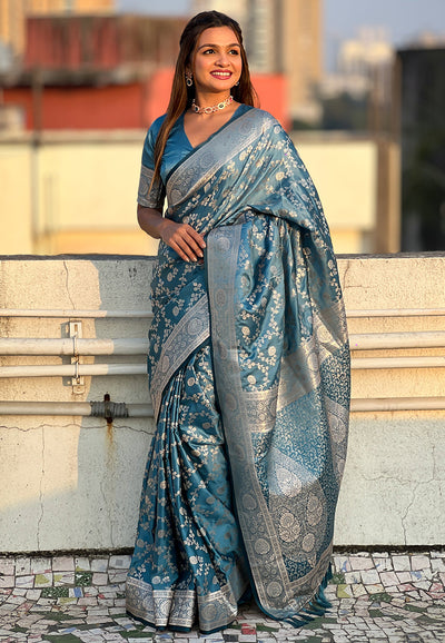 Delightful Firozi Soft Silk Saree With Petrichor Blouse Piece