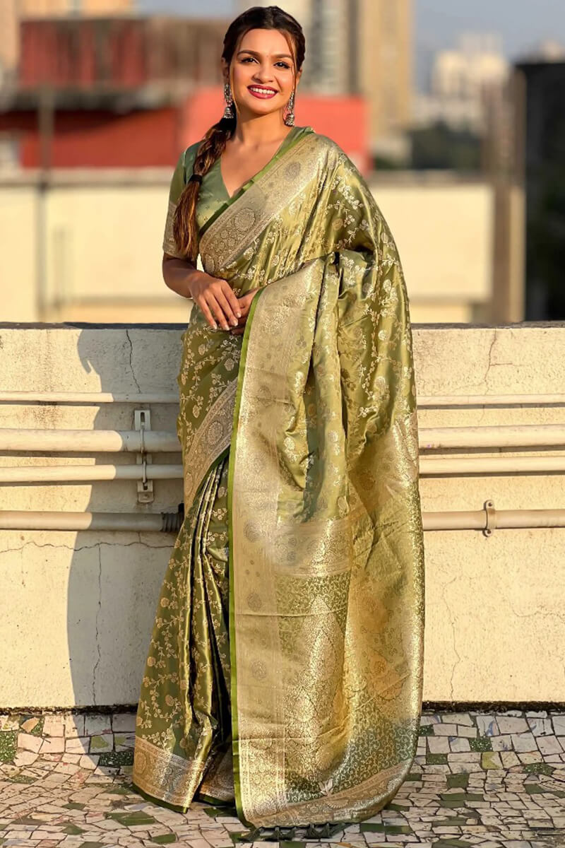 Smart Green Soft Silk Saree With Ideal Blouse Piece