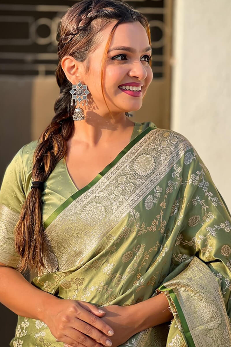 Smart Green Soft Silk Saree With Ideal Blouse Piece