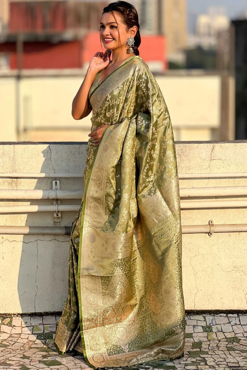 Smart Green Soft Silk Saree With Ideal Blouse Piece