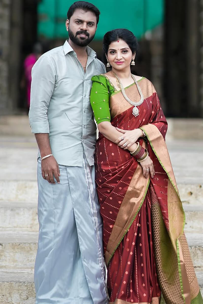 Engrossing Wine Soft Silk Saree With Seraphic Blouse Piece