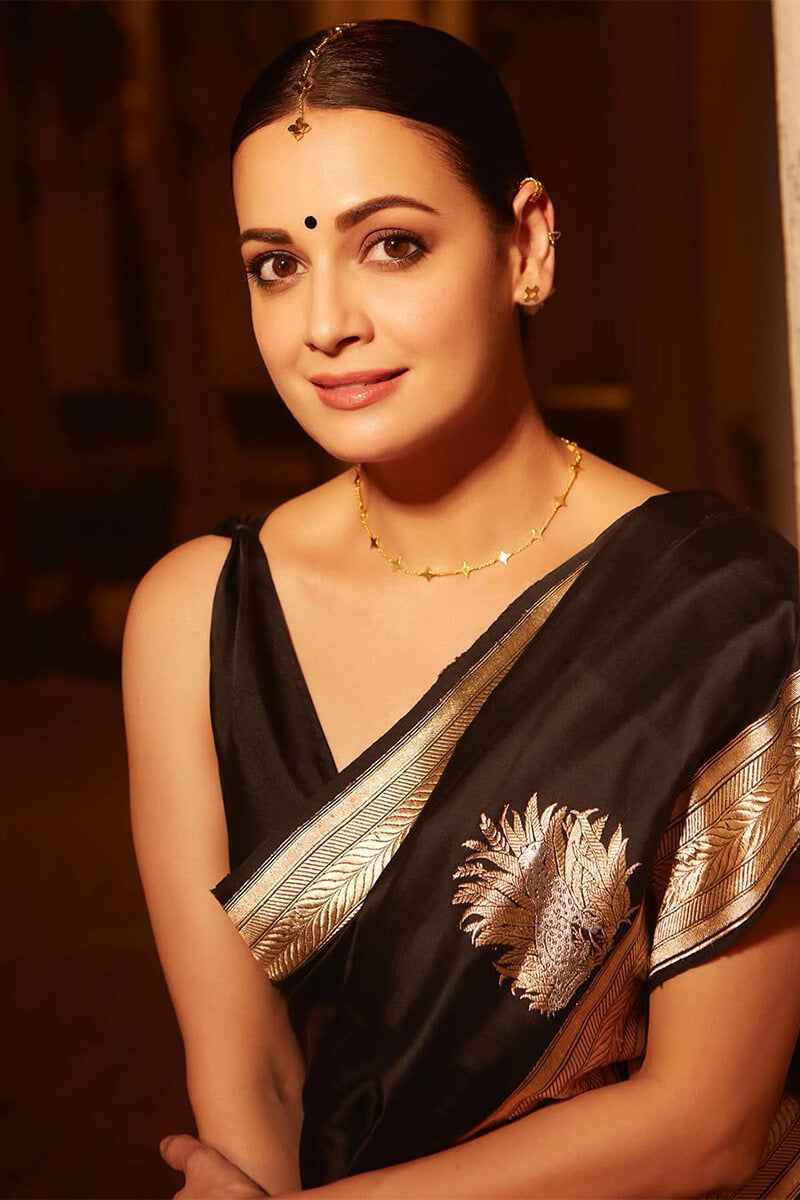 Surpassing Black Soft Silk Saree With Outstanding Blouse Piece