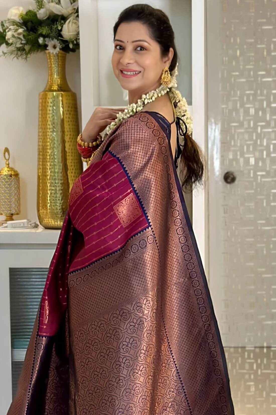 Entrancing Maroon Soft Silk Saree With Surpassing Blouse Piece