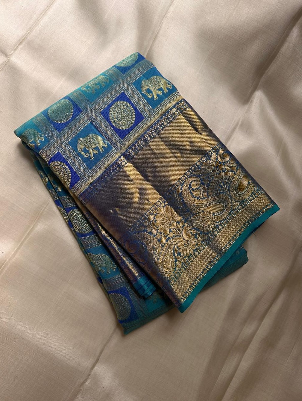 Jazzy Rama Soft Silk Saree With Devastating Blouse Piece