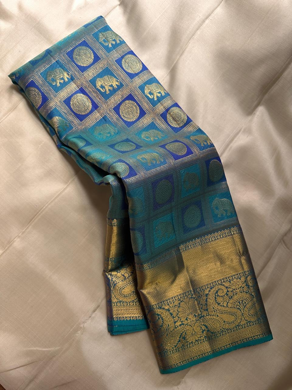 Jazzy Rama Soft Silk Saree With Devastating Blouse Piece