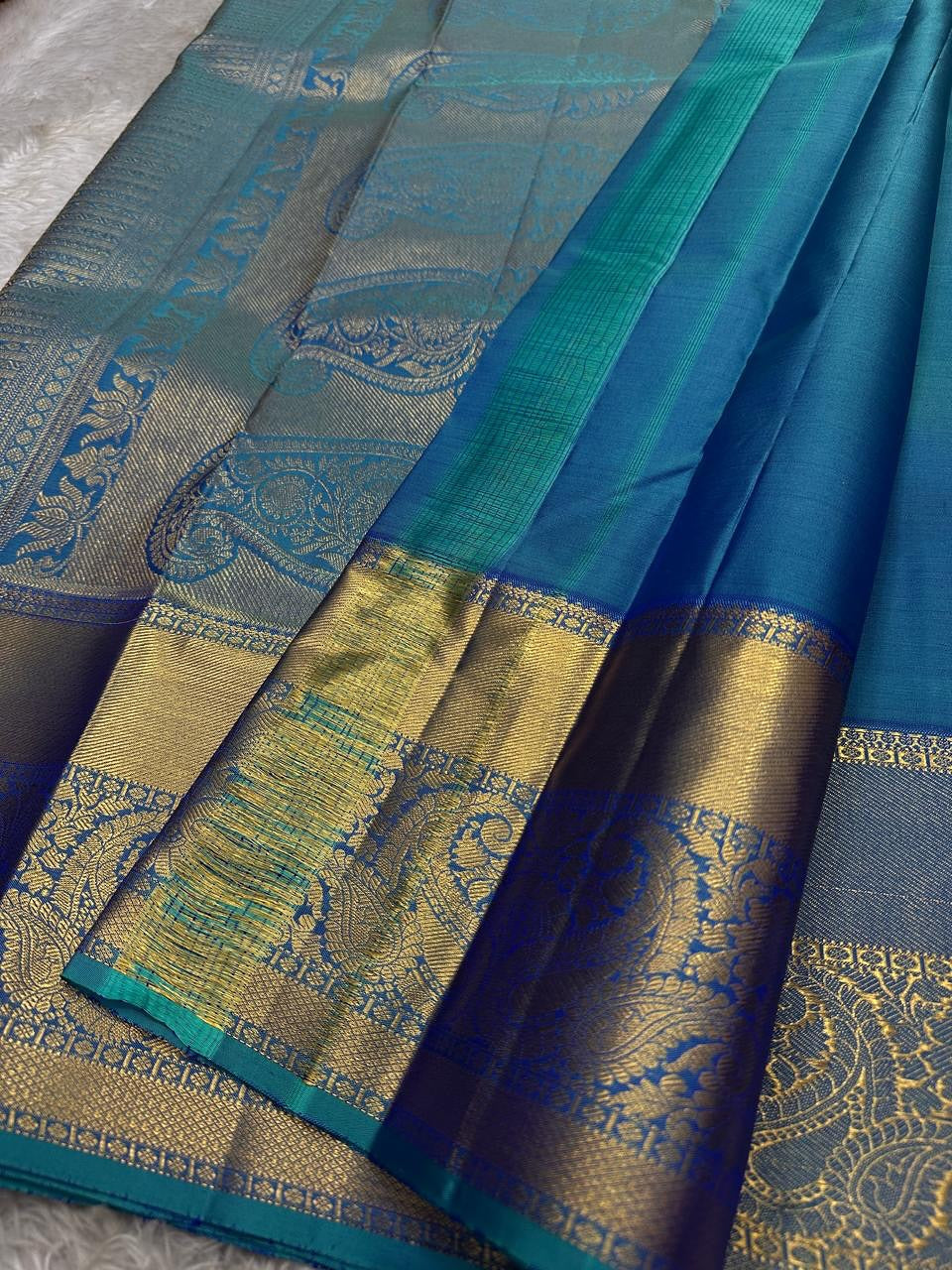 Jazzy Rama Soft Silk Saree With Devastating Blouse Piece