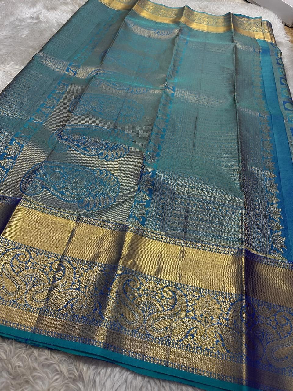 Jazzy Rama Soft Silk Saree With Devastating Blouse Piece