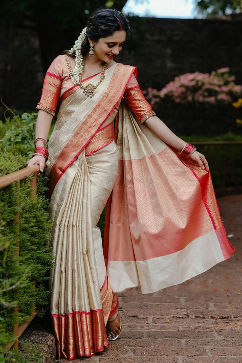 Desultory Beige Soft Silk Saree With Snappy Blouse Piece