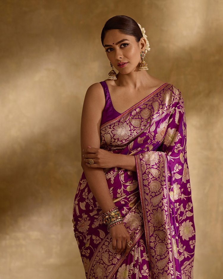 Elaborate Purple Soft Silk Saree With Luxuriant Blouse Piece