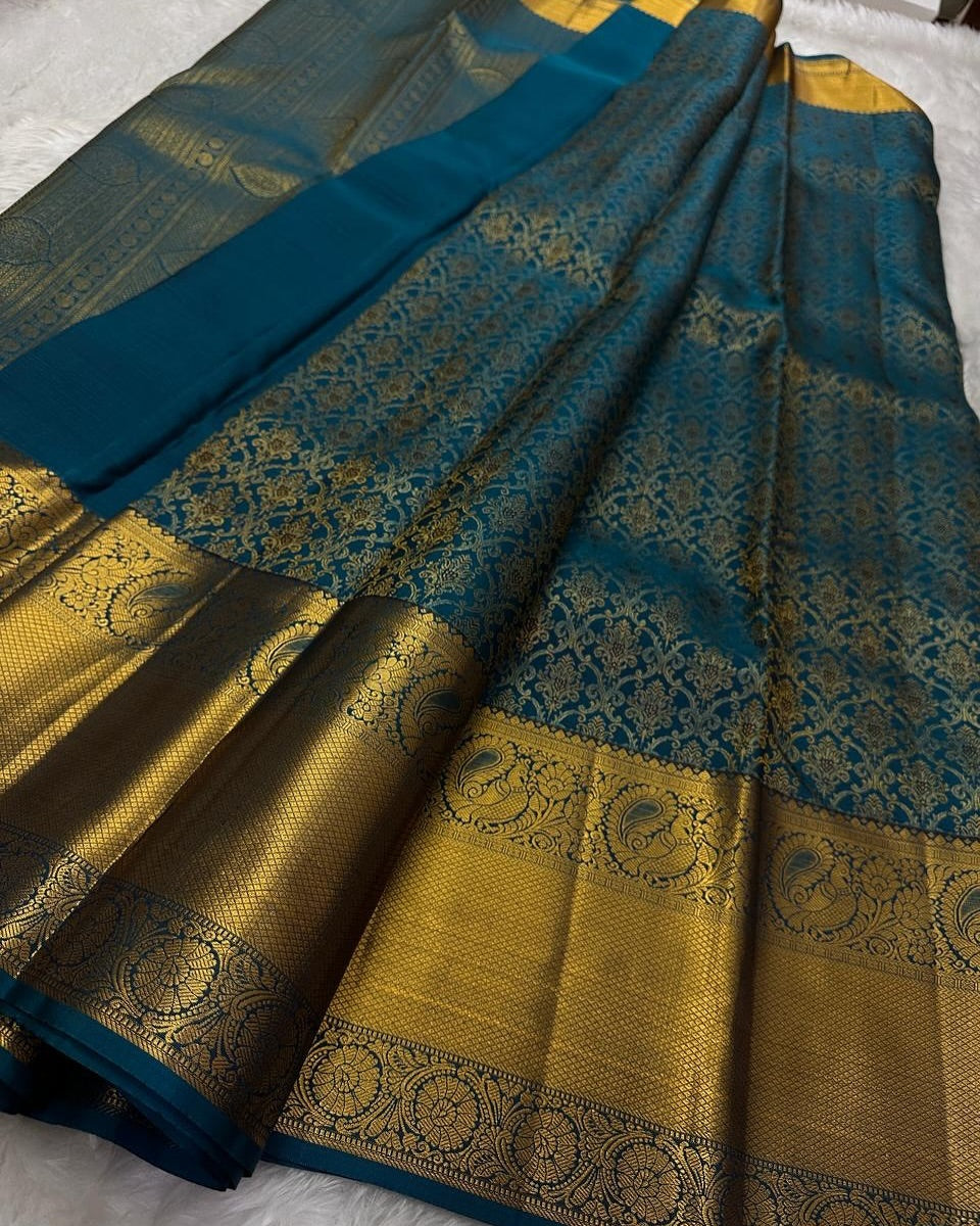 Mesmeric Rama Soft Banarasi Silk Saree With Breathtaking Blouse Piece