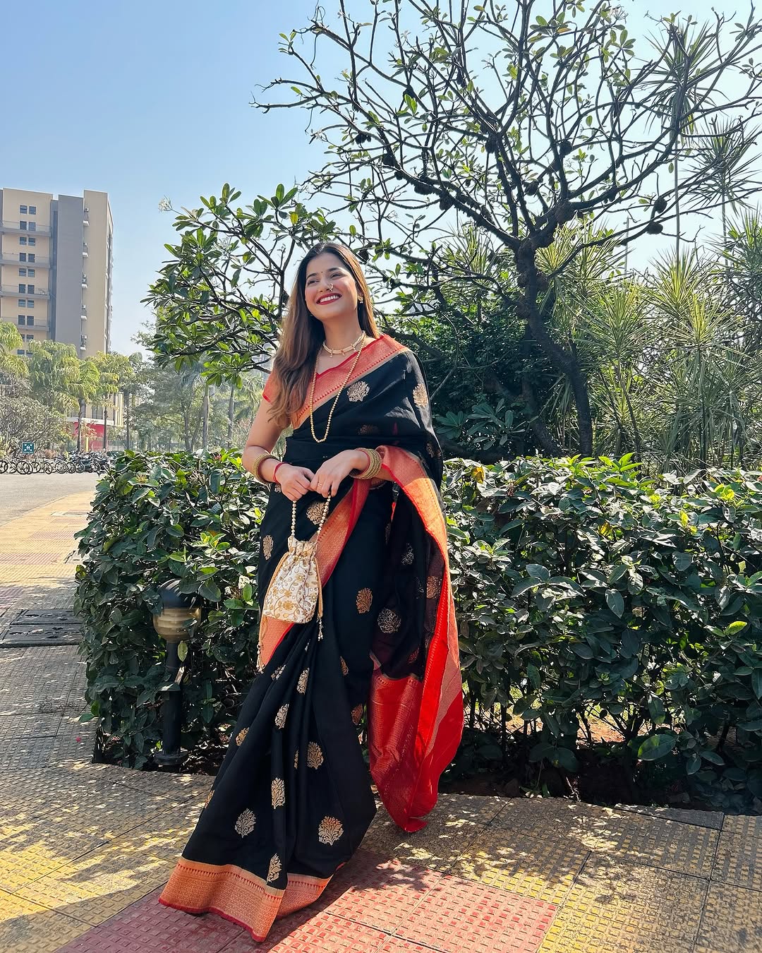 Lovely Black Soft Banarasi Silk Saree With Flattering Blouse Piece