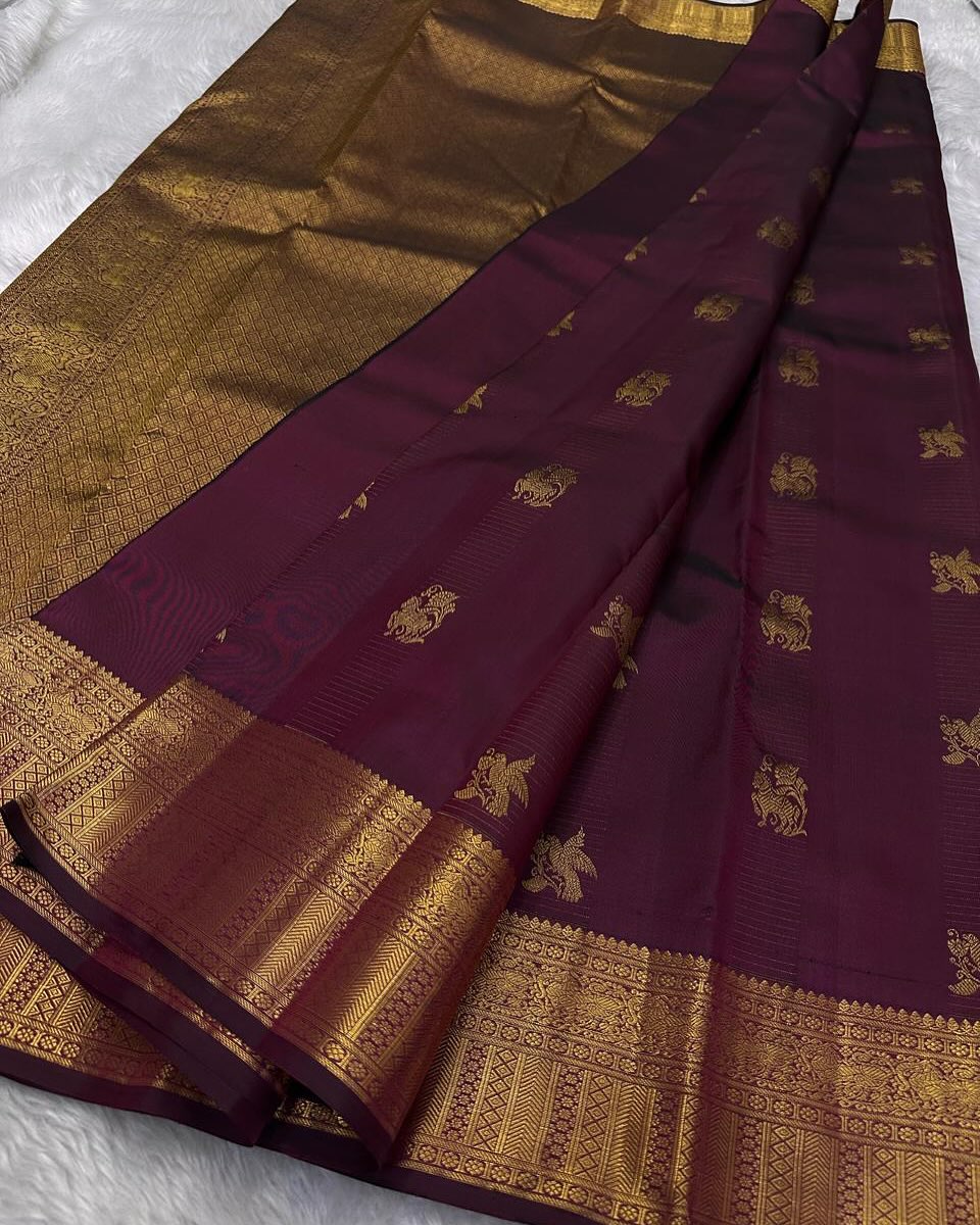 Capricious Pruple Soft Banarasi Silk Saree With Demanding Blouse Piece