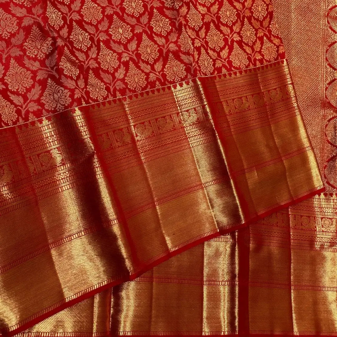 Improbable Red Soft Banarasi Silk Saree With Surpassing Blouse Piece