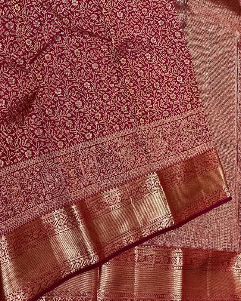 Inimitable Maroon Soft Banarasi Silk Saree With Exceptional Blouse Piece