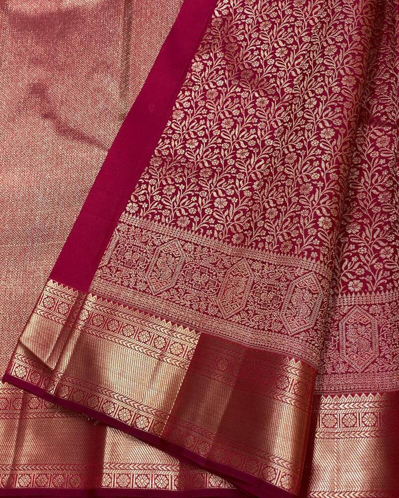 Inimitable Maroon Soft Banarasi Silk Saree With Exceptional Blouse Piece