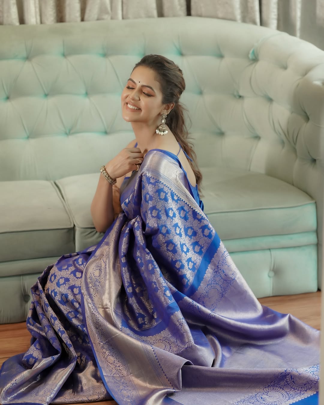 Incomparable Royal Blue Soft Banarasi Silk Saree With Invaluable Blouse Piece