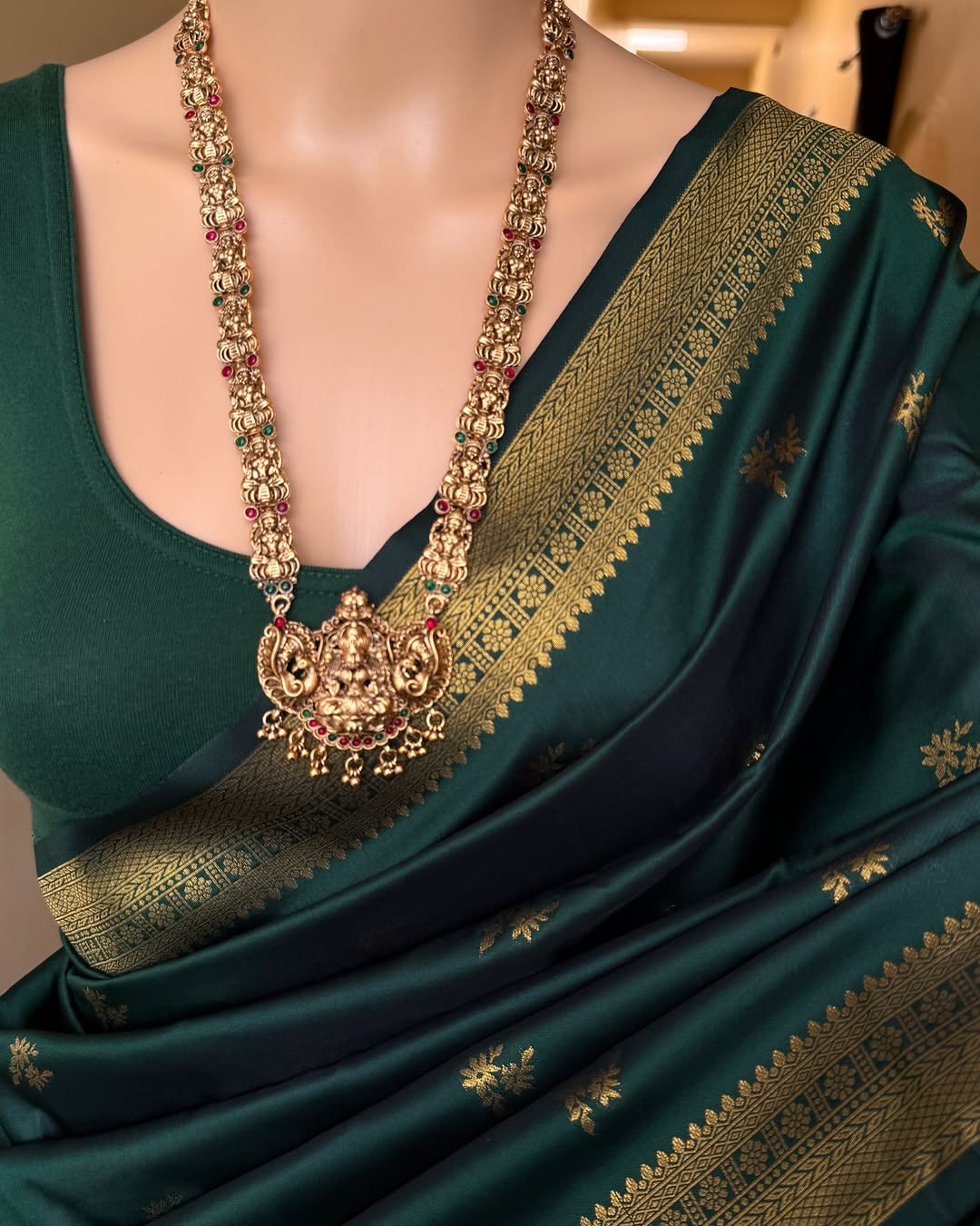 Excellent Dark Green Soft Banarasi Silk Saree With Rhapsodic Blouse Piece