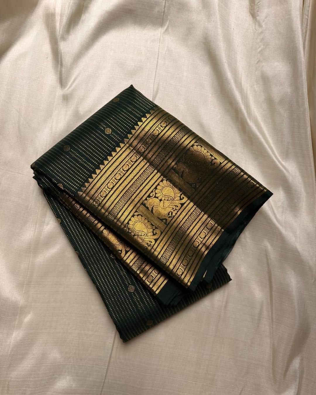 Ephemeral Dark Green Soft Banarasi Silk Saree With Amiable Blouse Piece