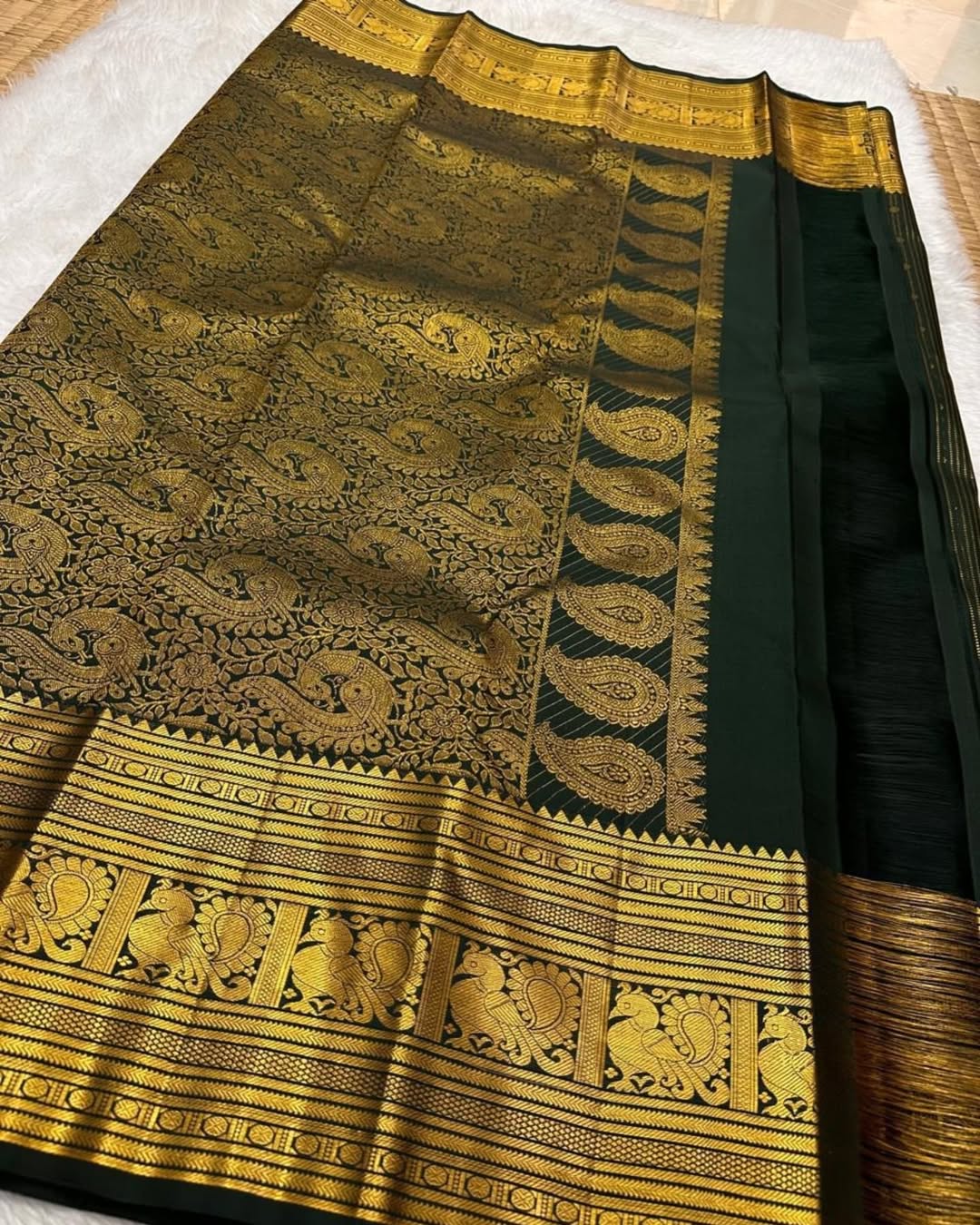 Ephemeral Dark Green Soft Banarasi Silk Saree With Amiable Blouse Piece