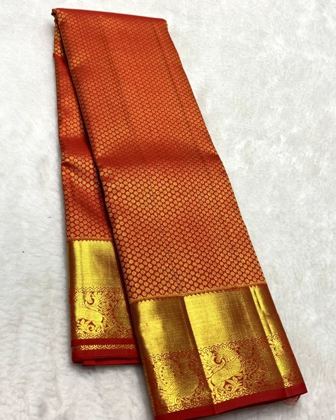 Sumptuous Red Soft Banarasi Silk Saree With Bewitching Blouse Piece