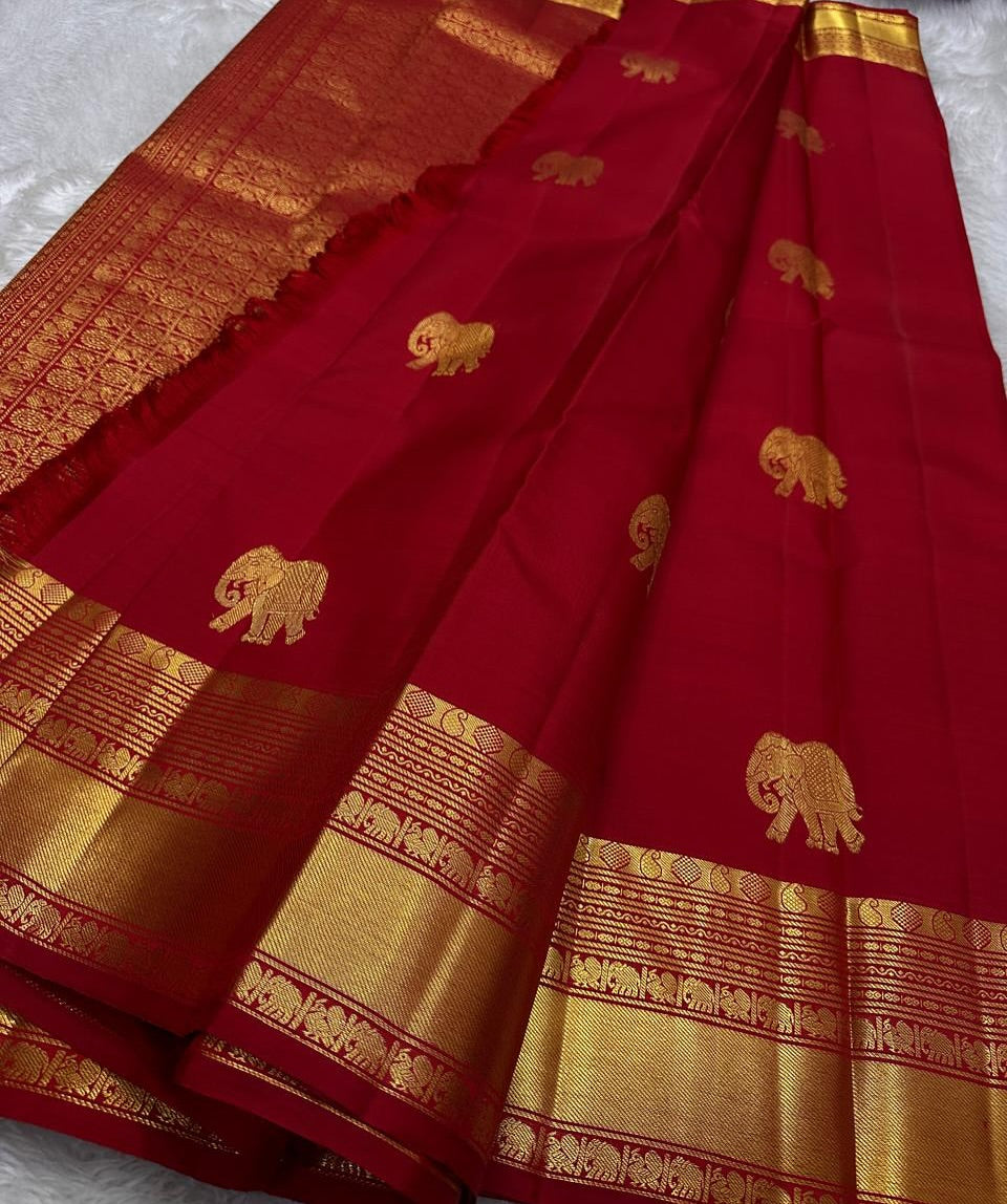 Cynosure Red Soft Banarasi Silk Saree With Marvellous Blouse Piece
