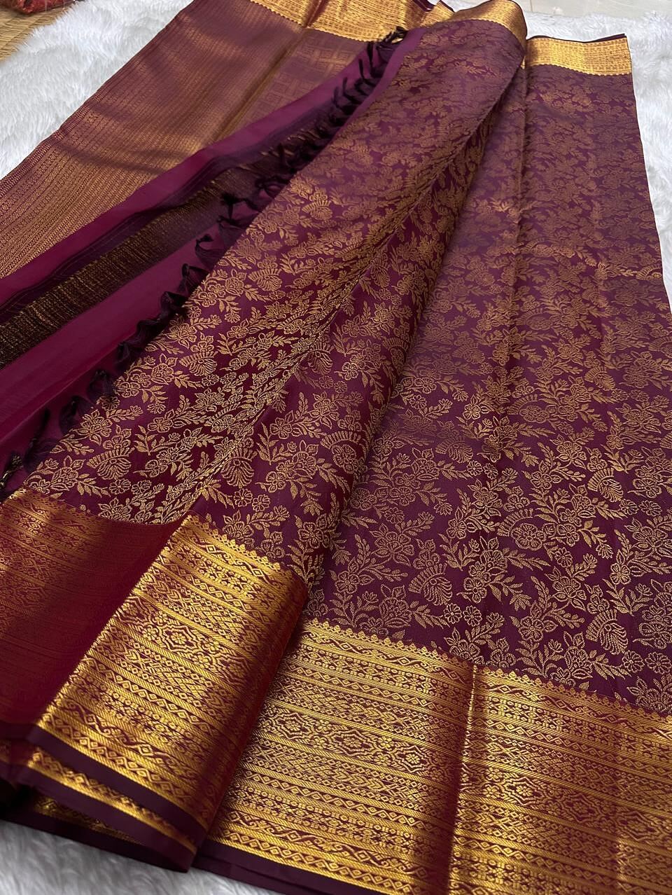 Evocative Purple Soft Banarasi Silk Saree With Captivating Blouse Piece