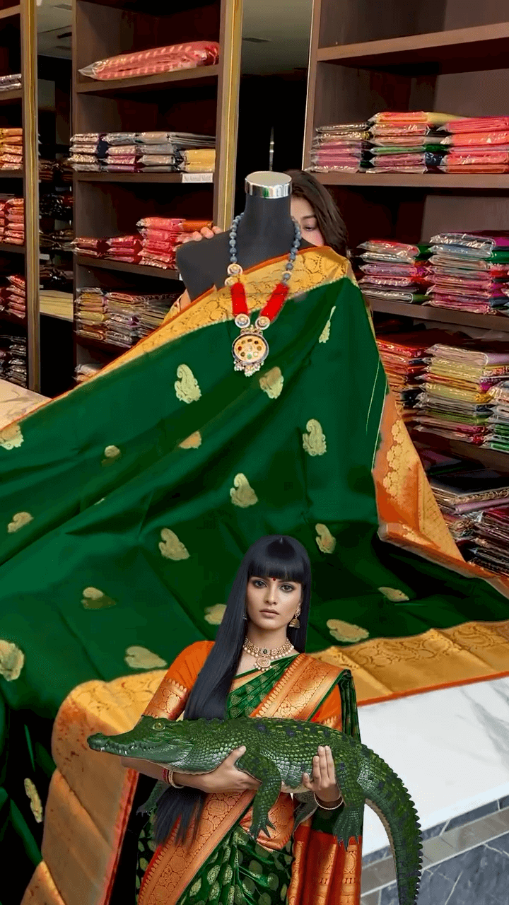 Impressive Dark Green Soft Banarasi Silk Saree With Lovely Blouse Piece