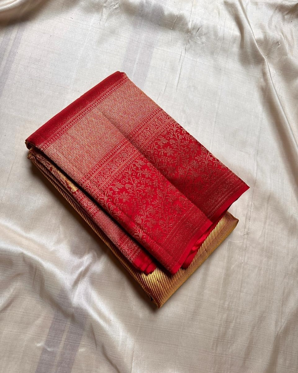 Profuse Golden Soft Banarasi Silk Saree With Winsome Blouse Piece