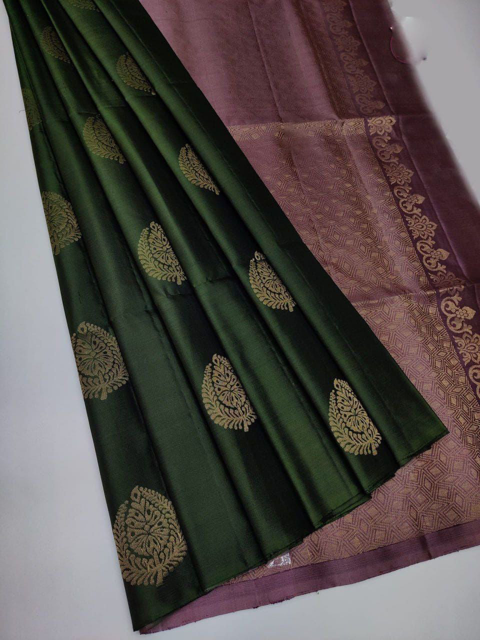 Eloquence Green Soft Silk Saree With Inimitable Blouse Piece