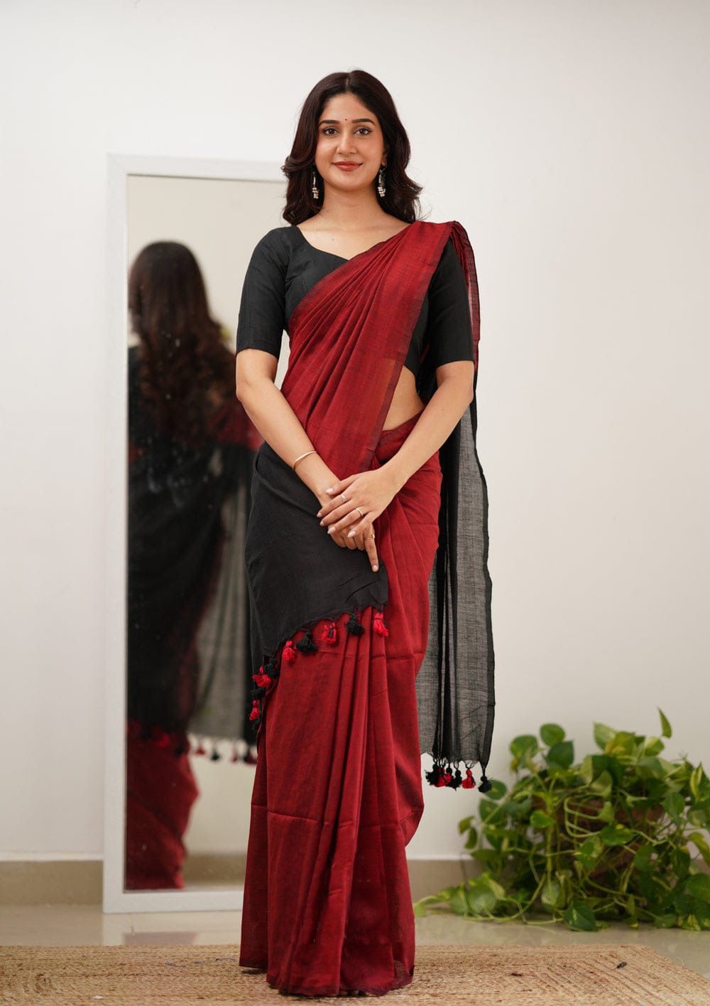 Staggering Red Cotton Silk Saree With Brood Blouse Piece