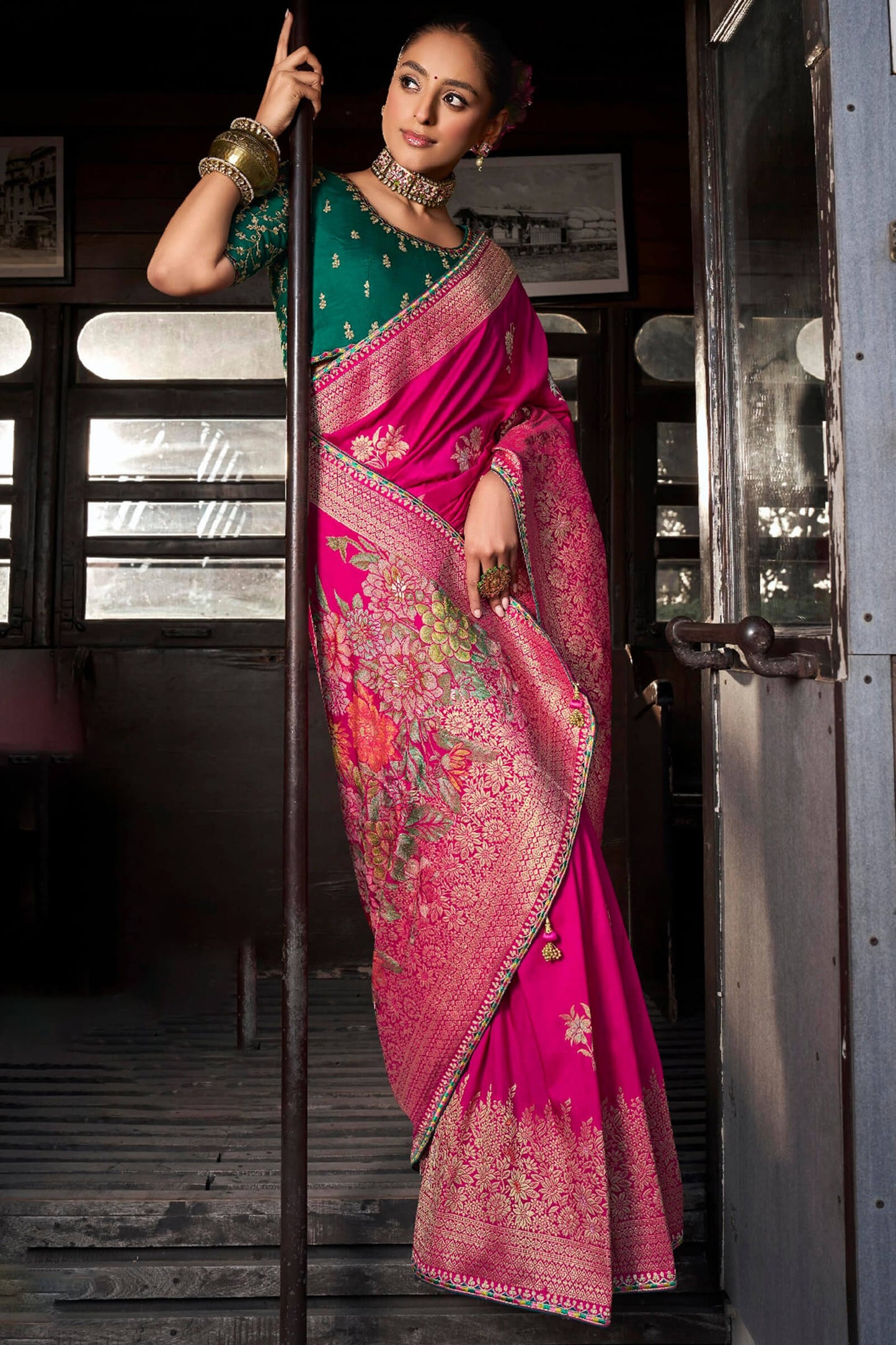 Sempiternal Dark Pink Pure Viscose Dola Silk Saree With Stylish Blouse Piece