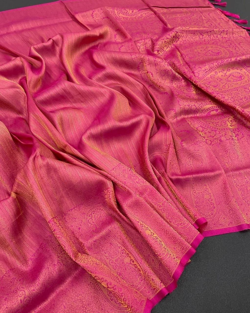 Evanescent Dark Pink Kanjivaram Silk Saree With Moiety Blouse Piece