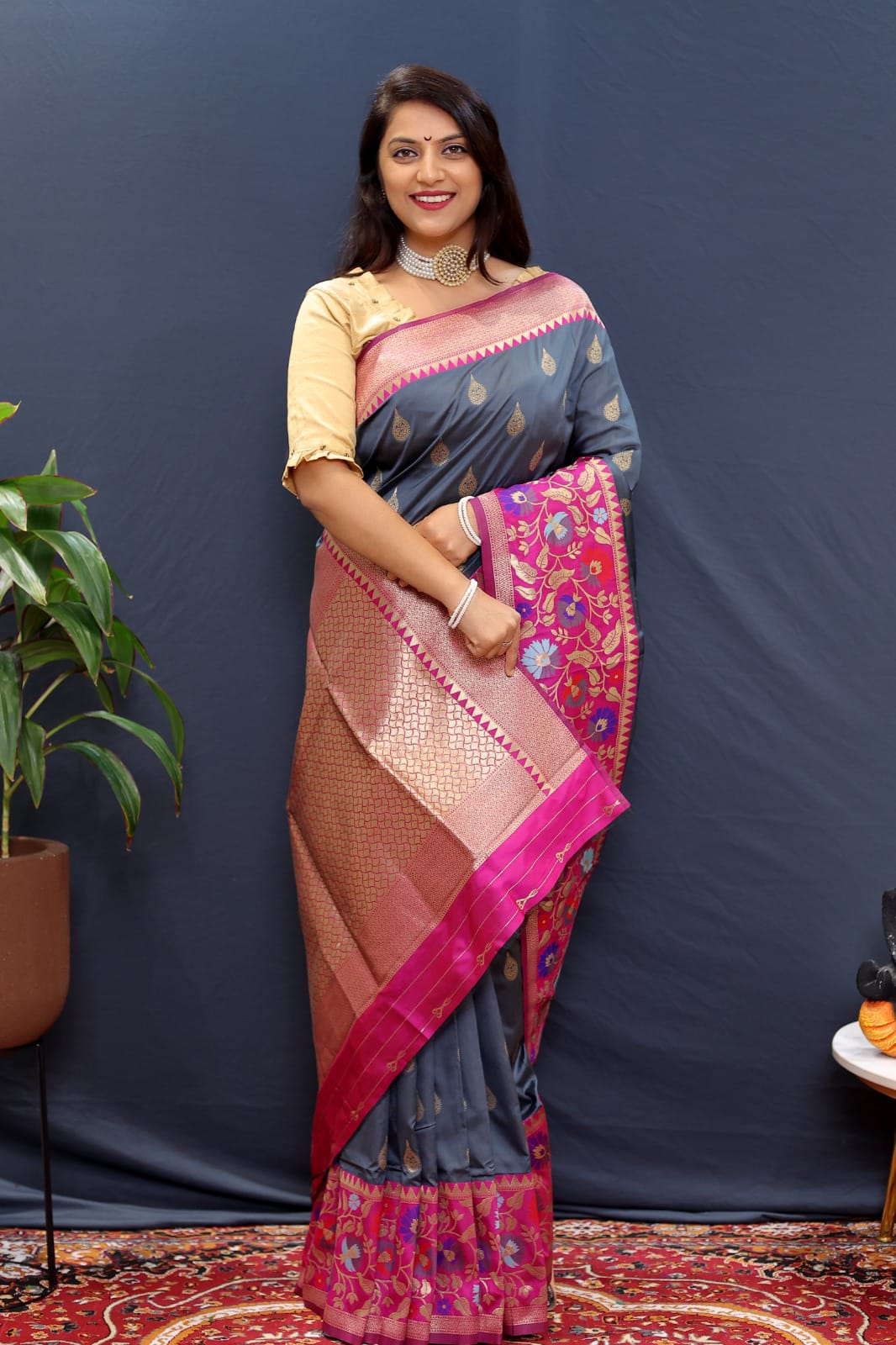 Fragrant Grey Paithani Silk Saree With Lustrous Blouse Piece