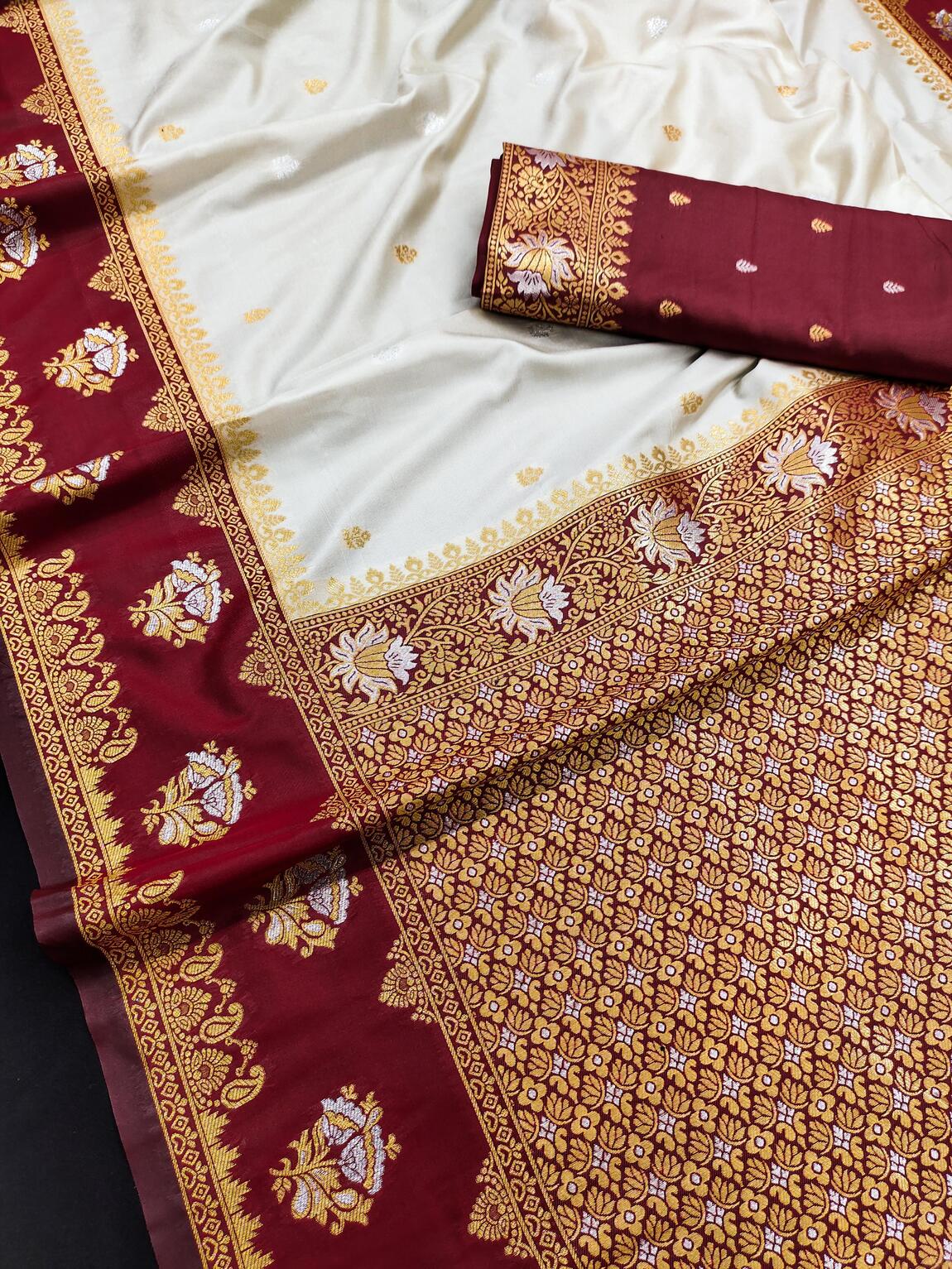 Trendy Off White Soft Banarasi Silk Saree With Scrumptious Blouse Piece