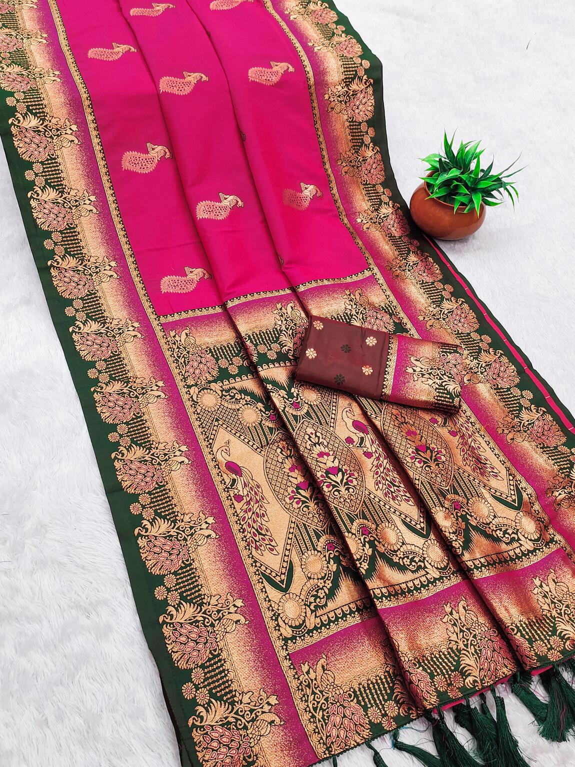 Desiring Dark Pink Paithani Silk Saree With Admirable Blouse Piece