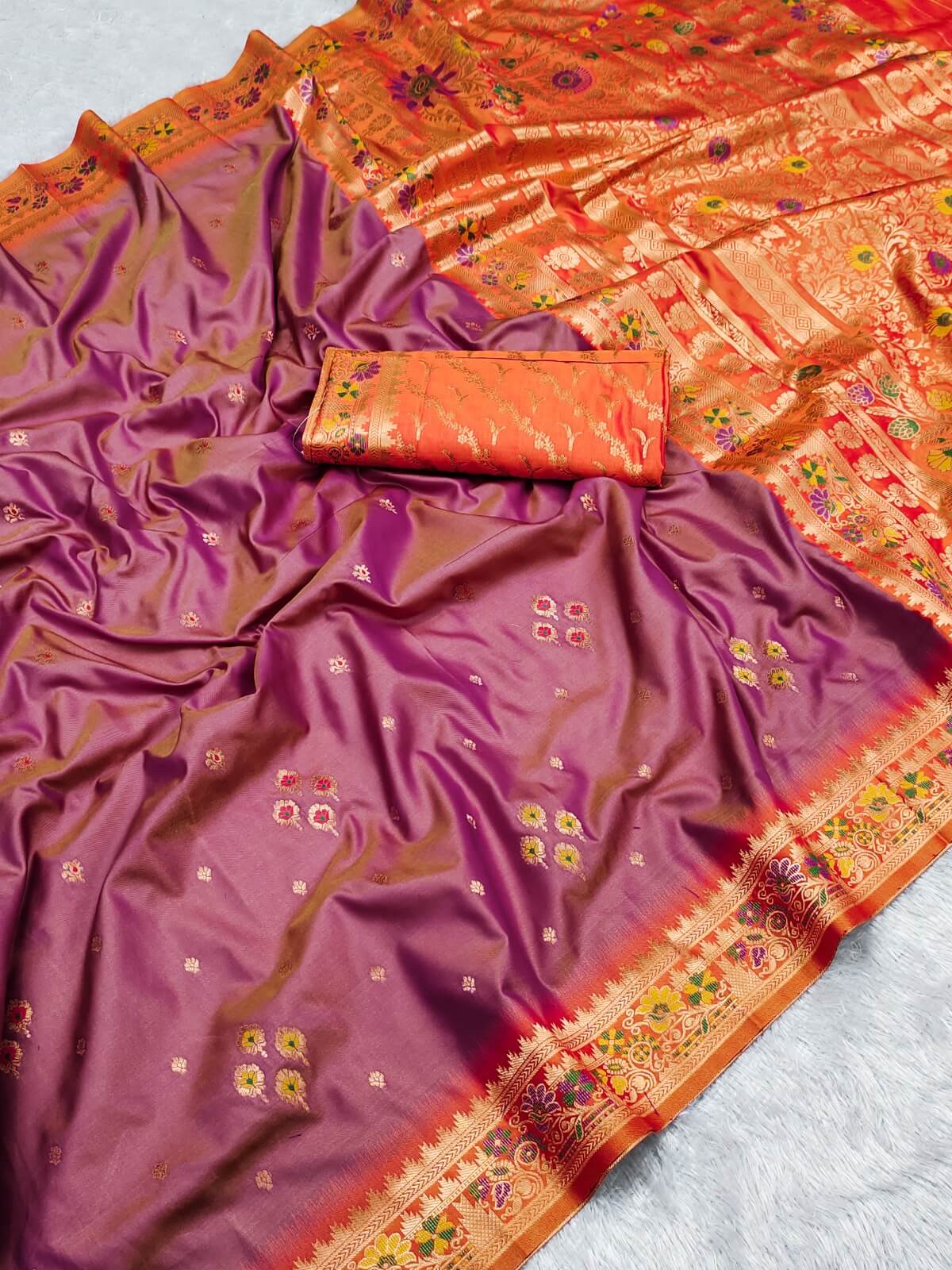 Felicitous Lavender Soft Banarasi Silk Saree With Invaluable Blouse Piece