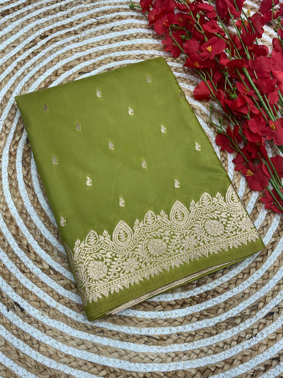 Energetic Green Soft Banarasi Silk Saree With Charming Blouse Piece