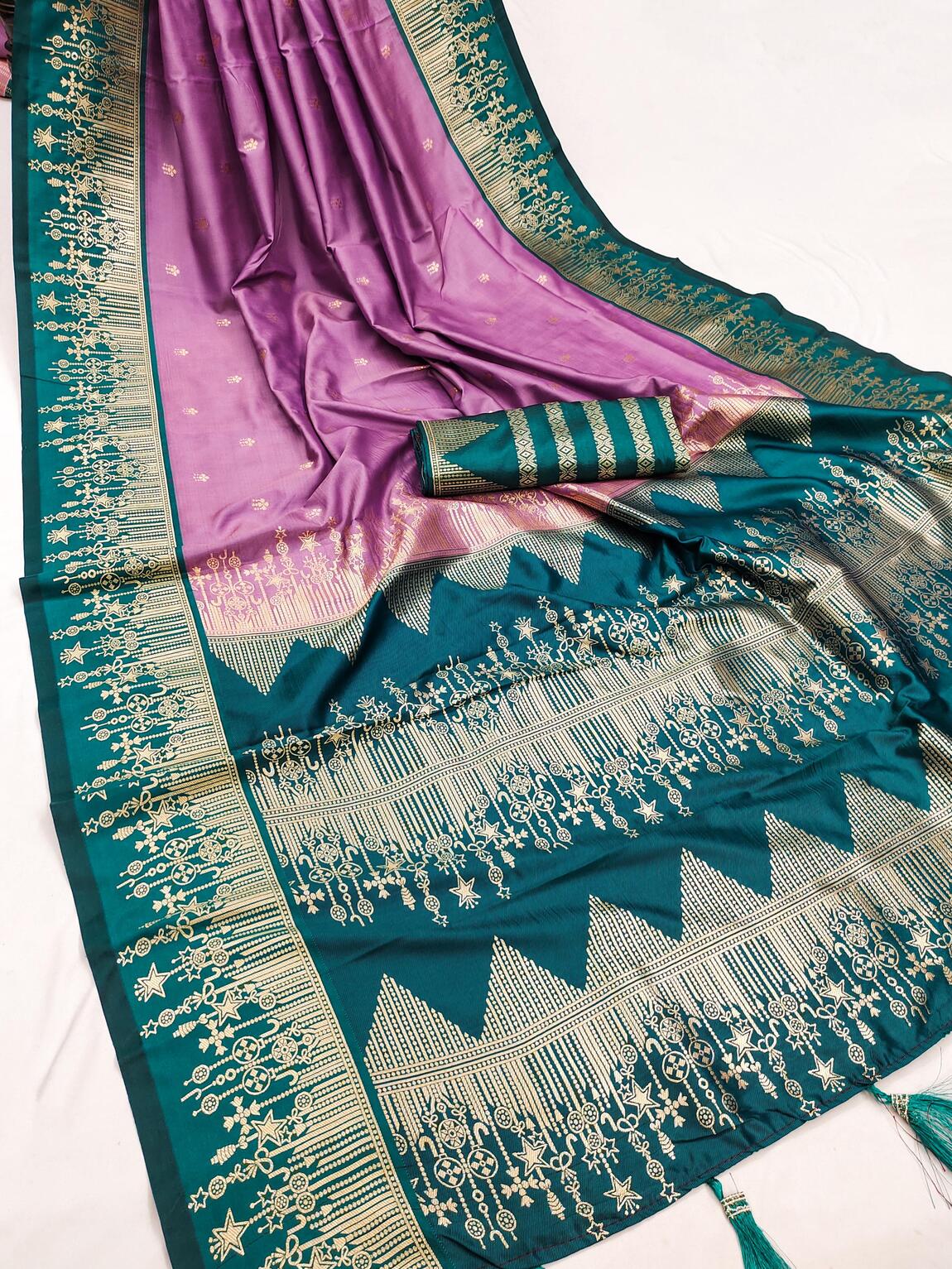 Prominent Lavender Soft Banarasi Silk Saree With Fugacious Blouse Piece