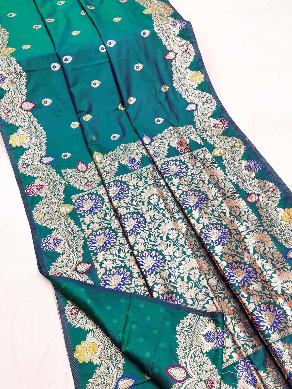 Ineffable Sea Green Soft Banarasi Silk Saree With Glowing Blouse Piece
