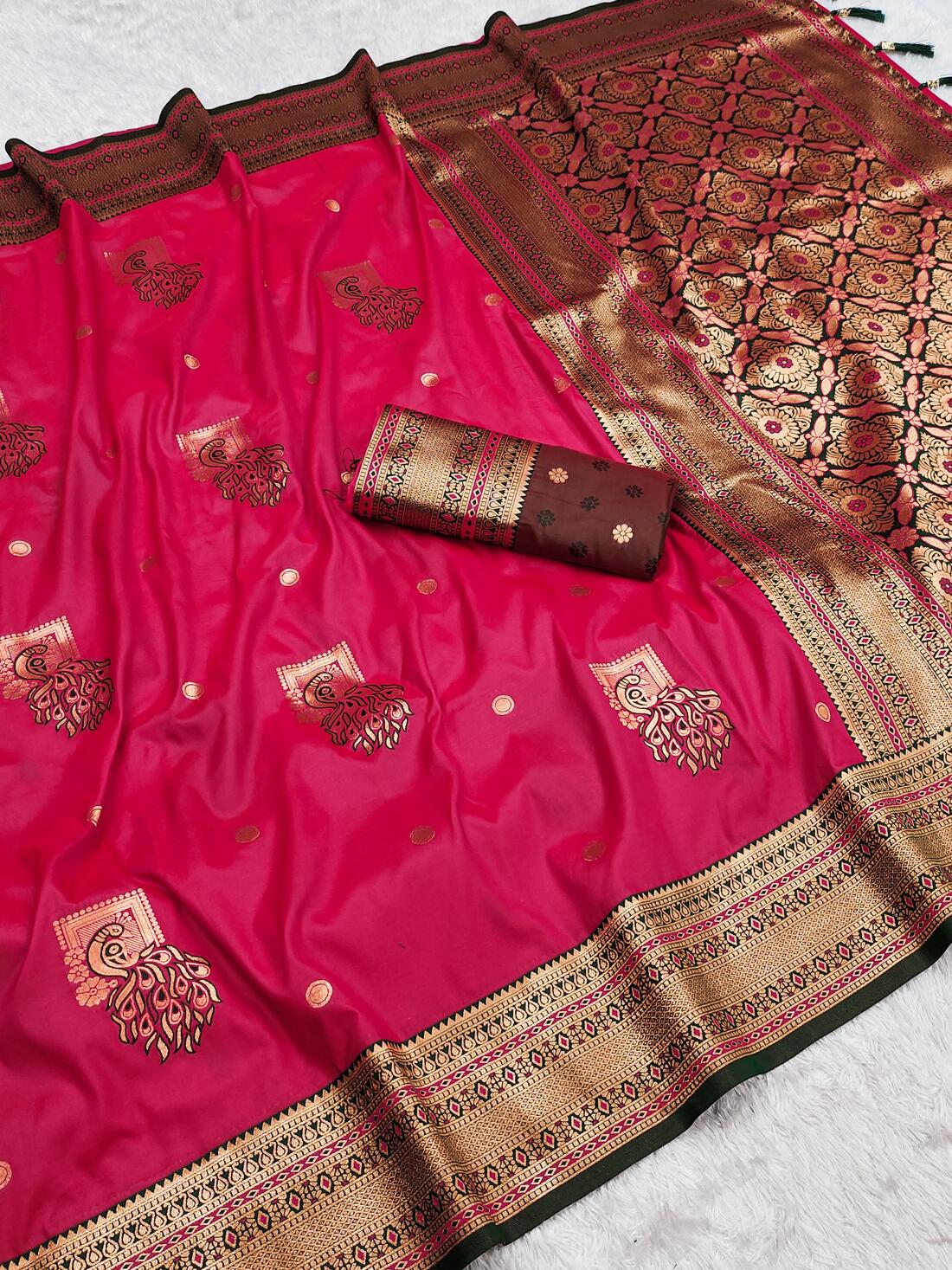 Dissemble Dark Pink Paithani Silk Saree With Imbrication Blouse Piece