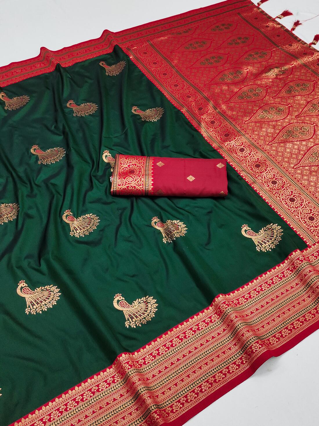 Demure Dark Green Paithani Silk Saree With Amiable Blouse Piece