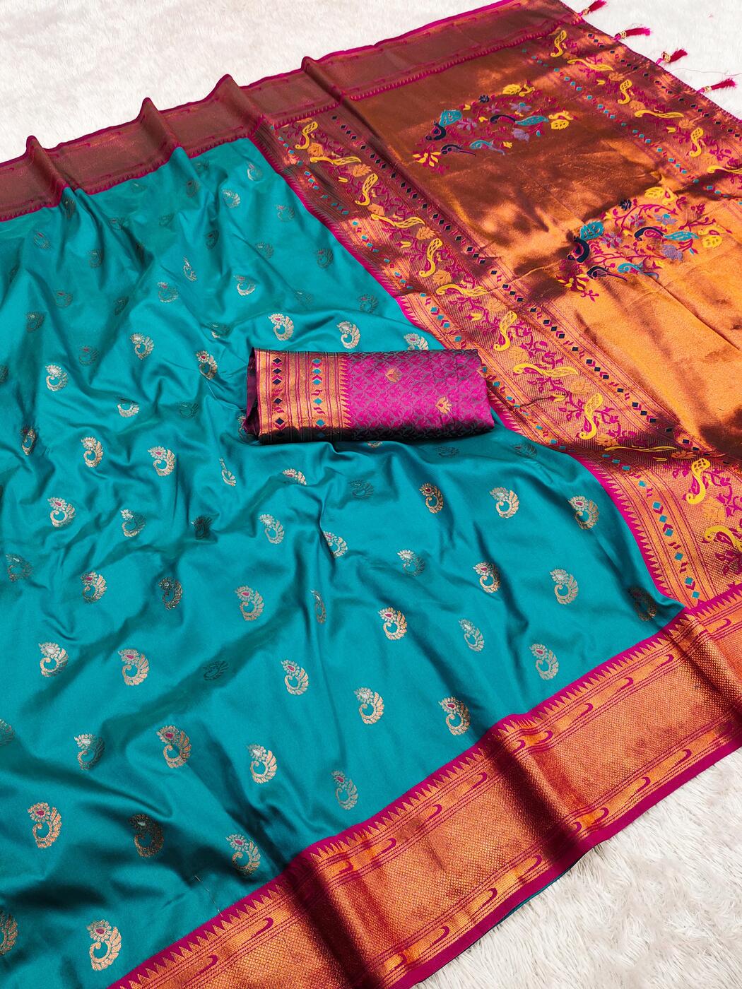 Gorgeous Firozi Paithani Silk Saree With Mesmerising Blouse Piece