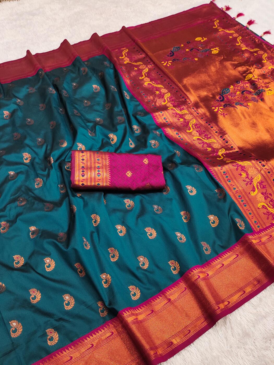 Angelic Teal Blue Paithani Silk Saree With Beauteous Blouse Piece
